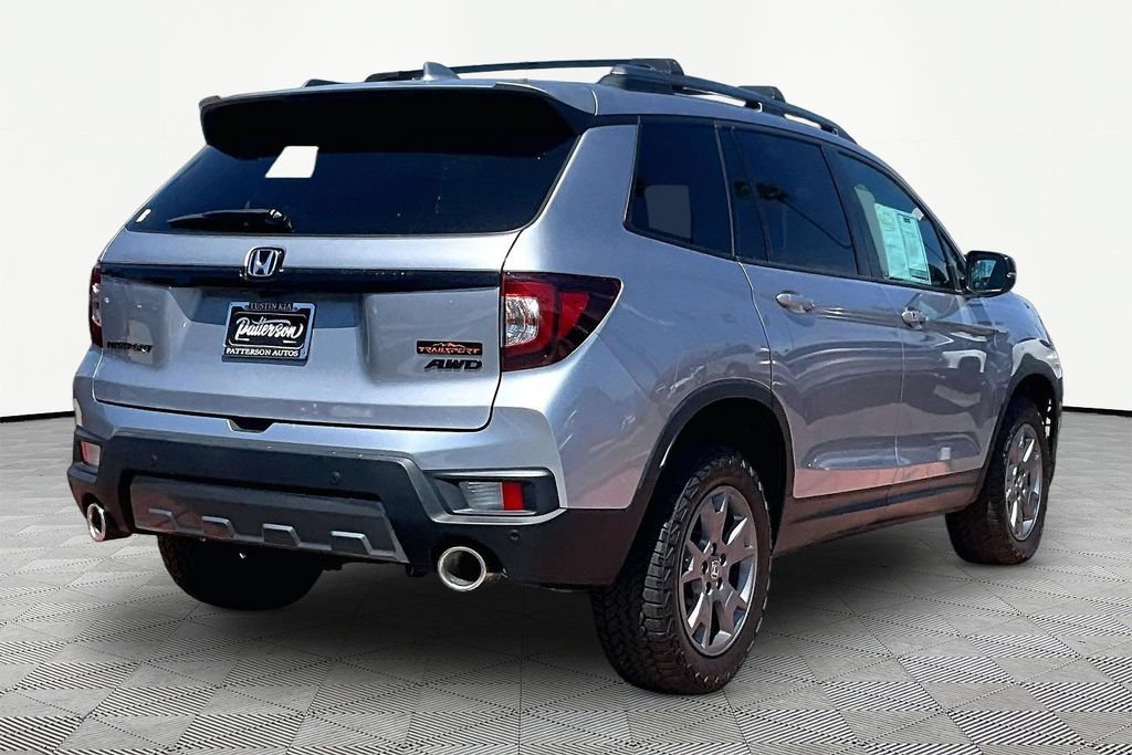 Used 2025 Honda Passport TrailSport image 2