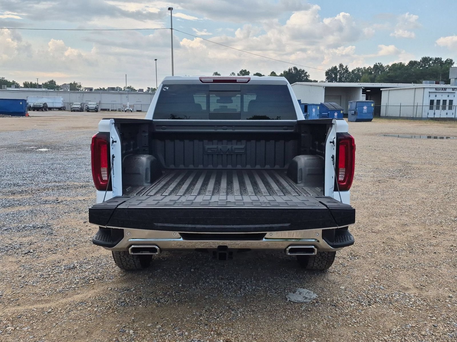 New 2026 GMC Sierra 1500 SLT AWD/4WD image 4
