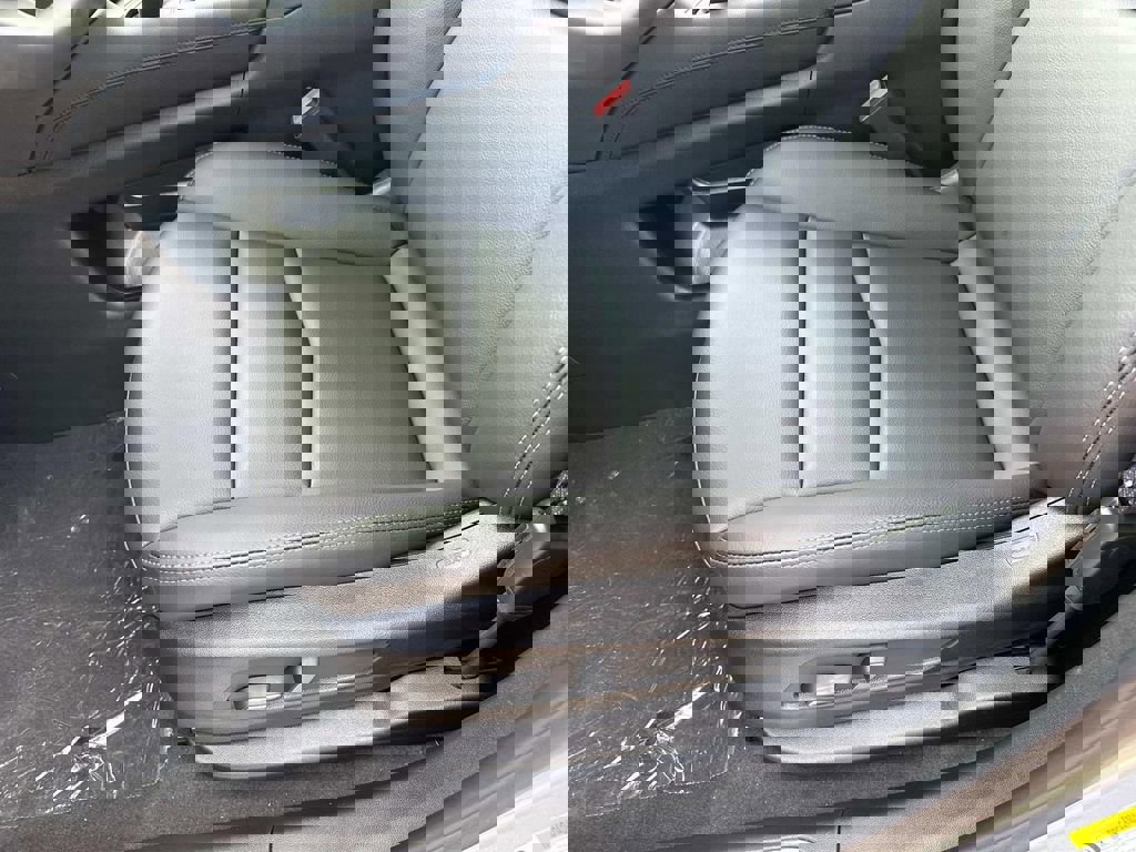 New 2025 Cadillac XT5 Luxury image 15