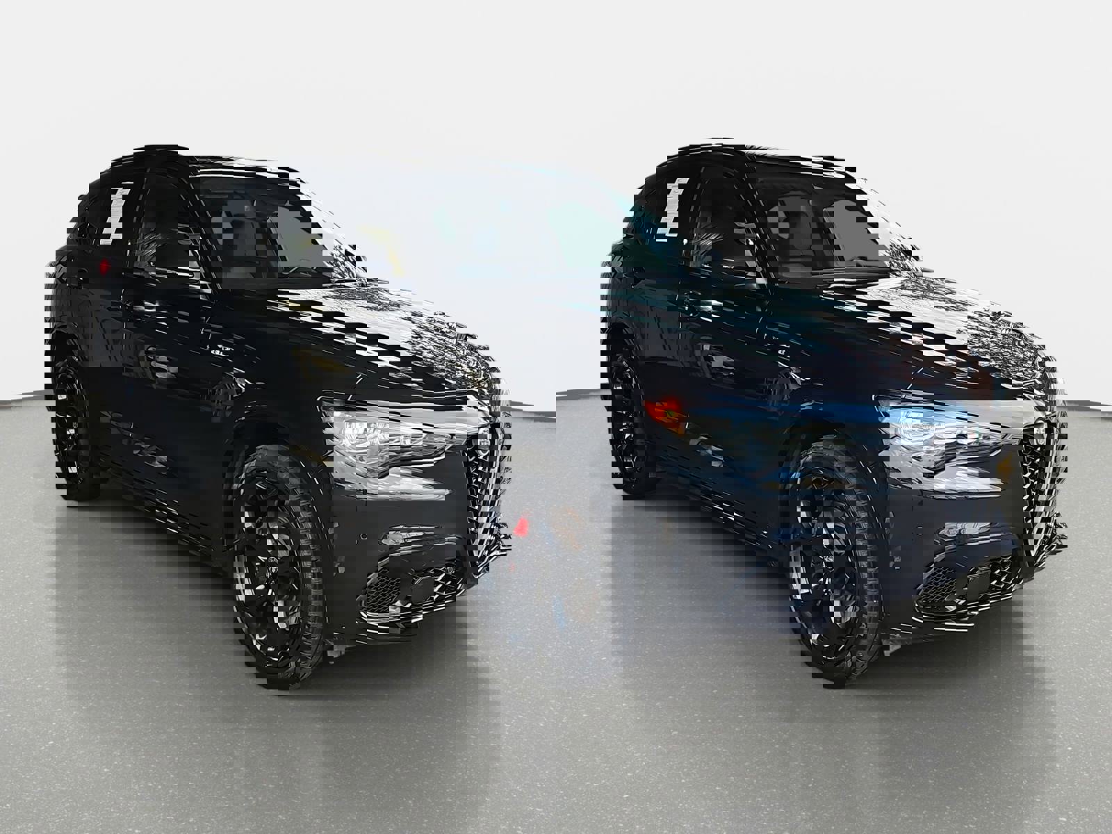 Used 2024 Alfa Romeo Stelvio Veloce image 3