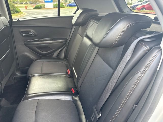 Used 2022 Chevrolet Trax LT w/ LT Convenience Package image 18