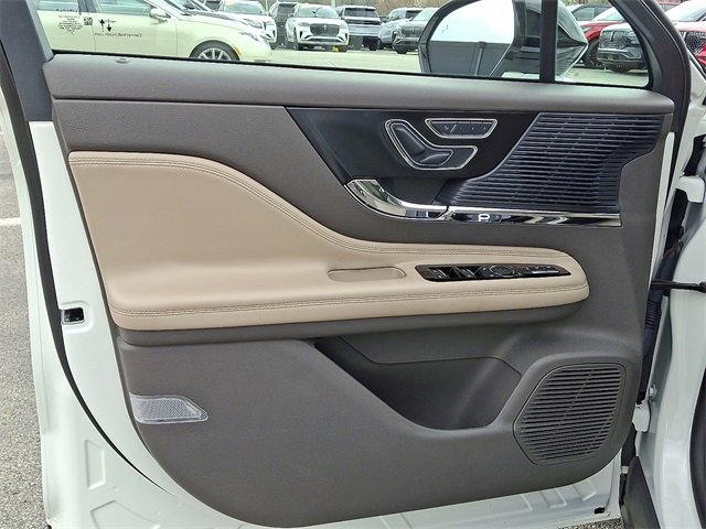 Used 2020 Lincoln Corsair AWD w/ Premium Package image 12