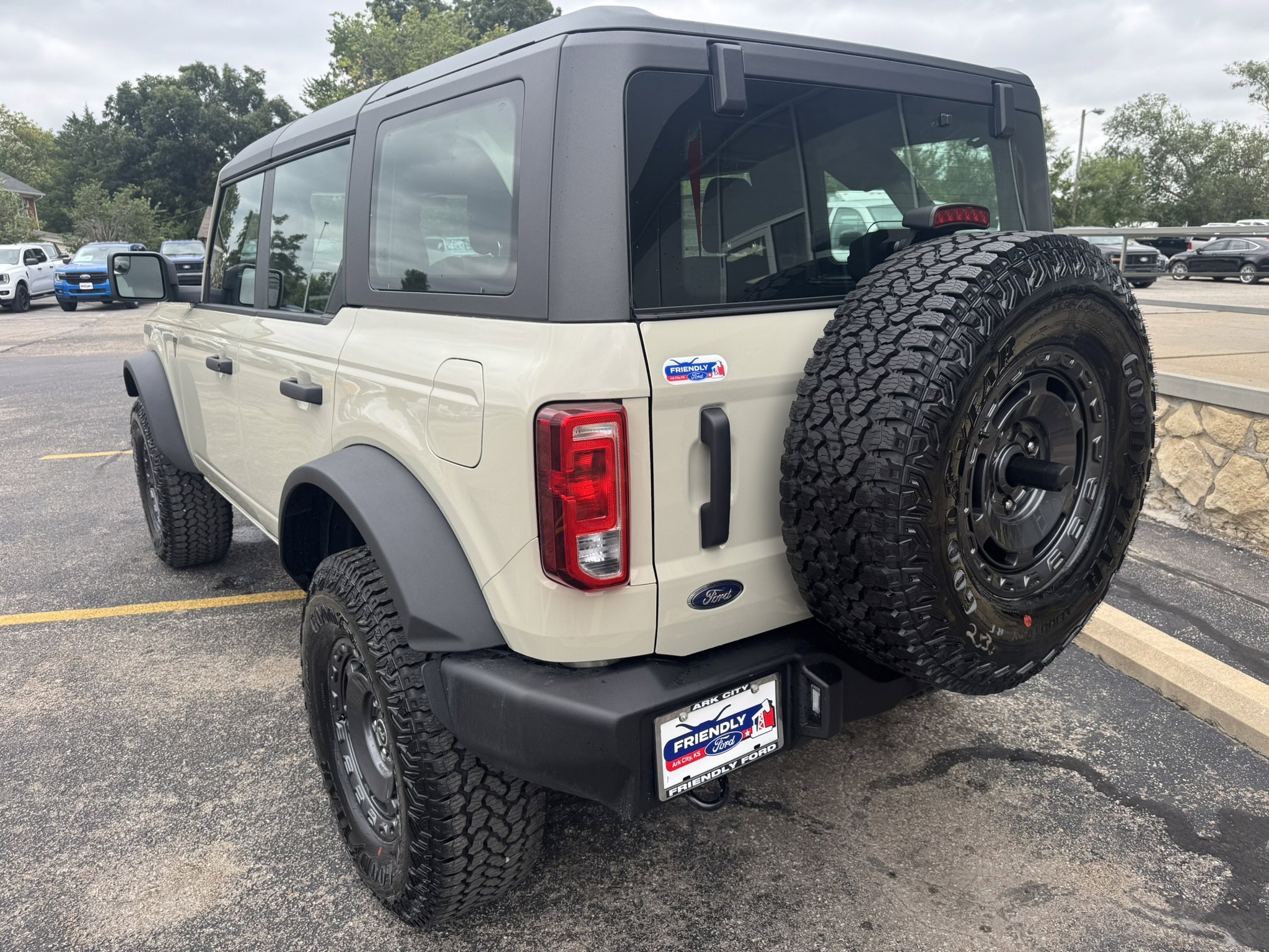 New 2025 Ford Bronco 4-Door image 3