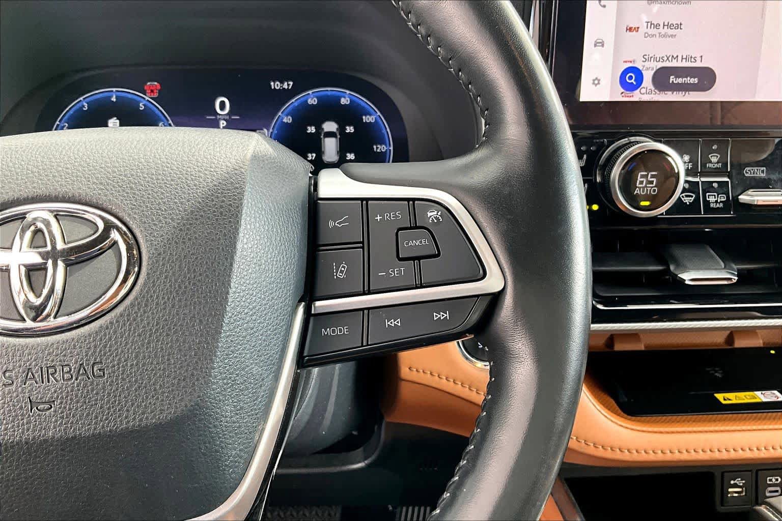 Used 2023 Toyota Highlander Platinum FWD image 25
