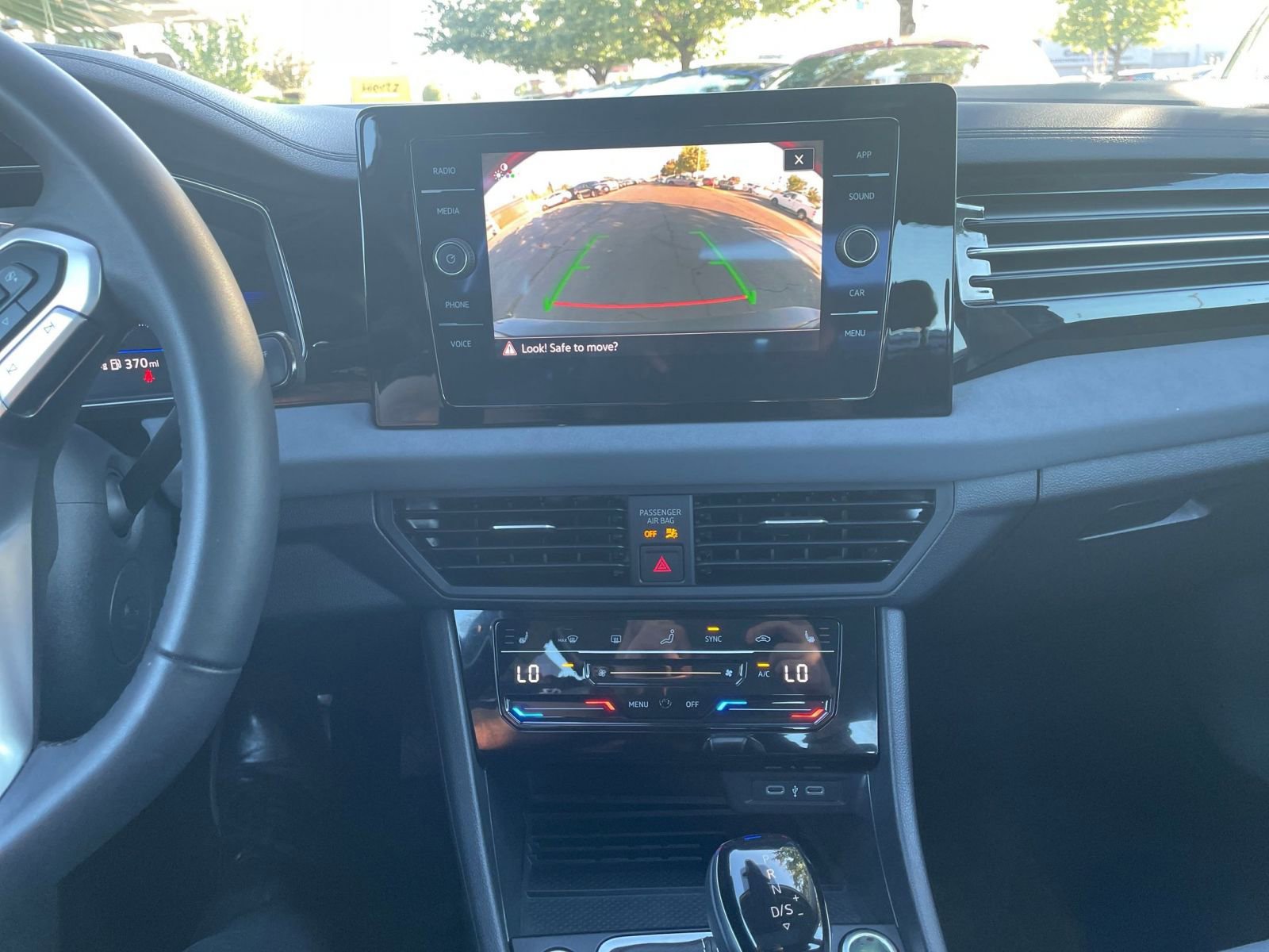 Used 2025 Volkswagen Jetta SE image 17