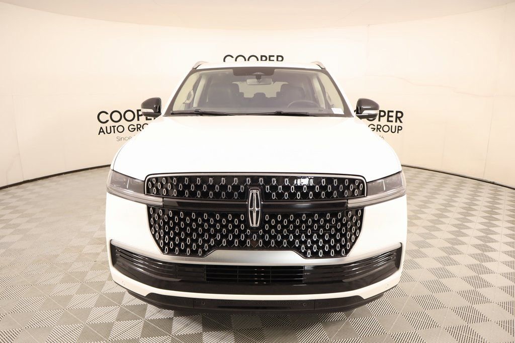 New 2025 Lincoln Navigator Reserve image 9