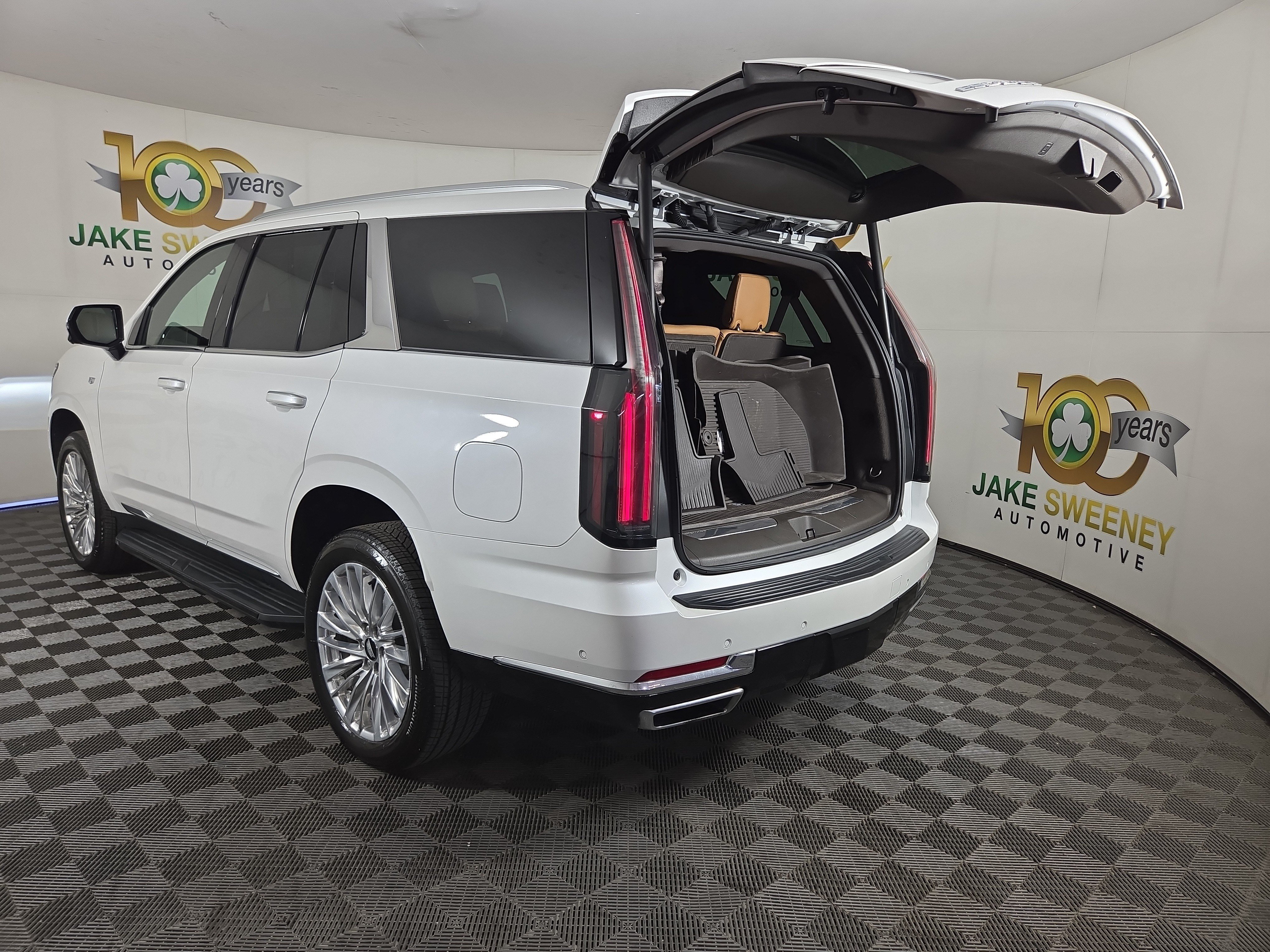 Certified 2025 Cadillac Escalade Premium Luxury w/ LPO, Floor Liner Package AWD/4WD image 34