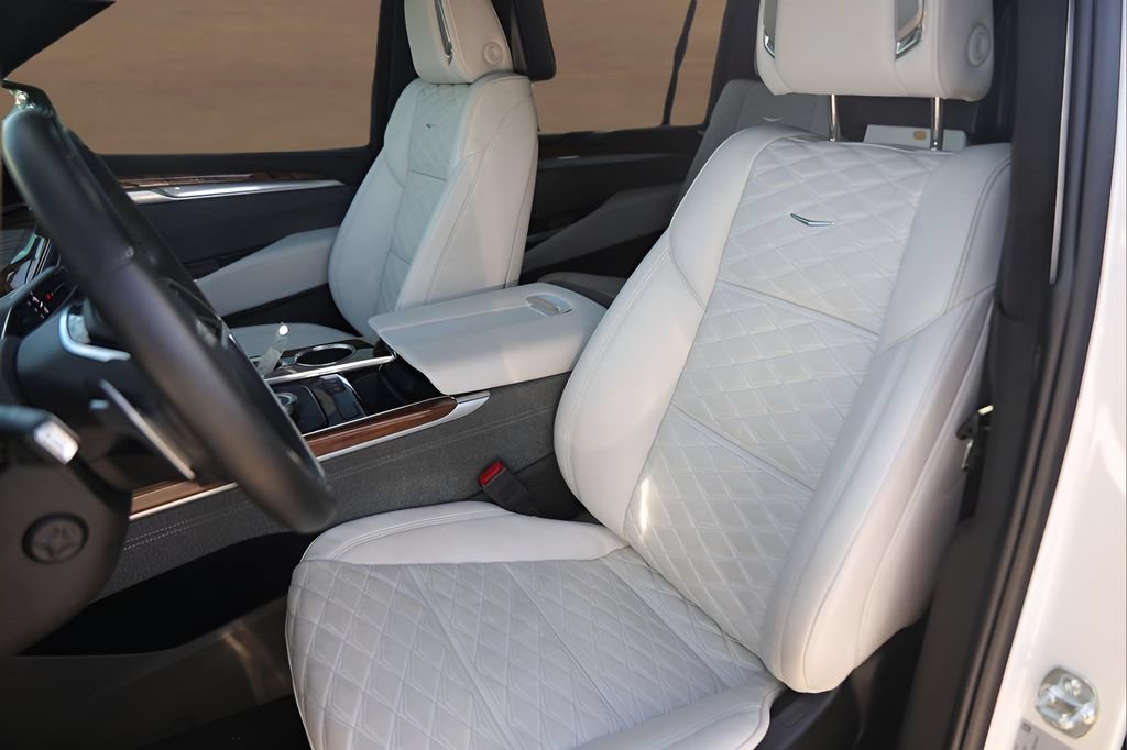 Certified 2025 Cadillac Escalade ESV Premium Luxury Platinum AWD/4WD image 7
