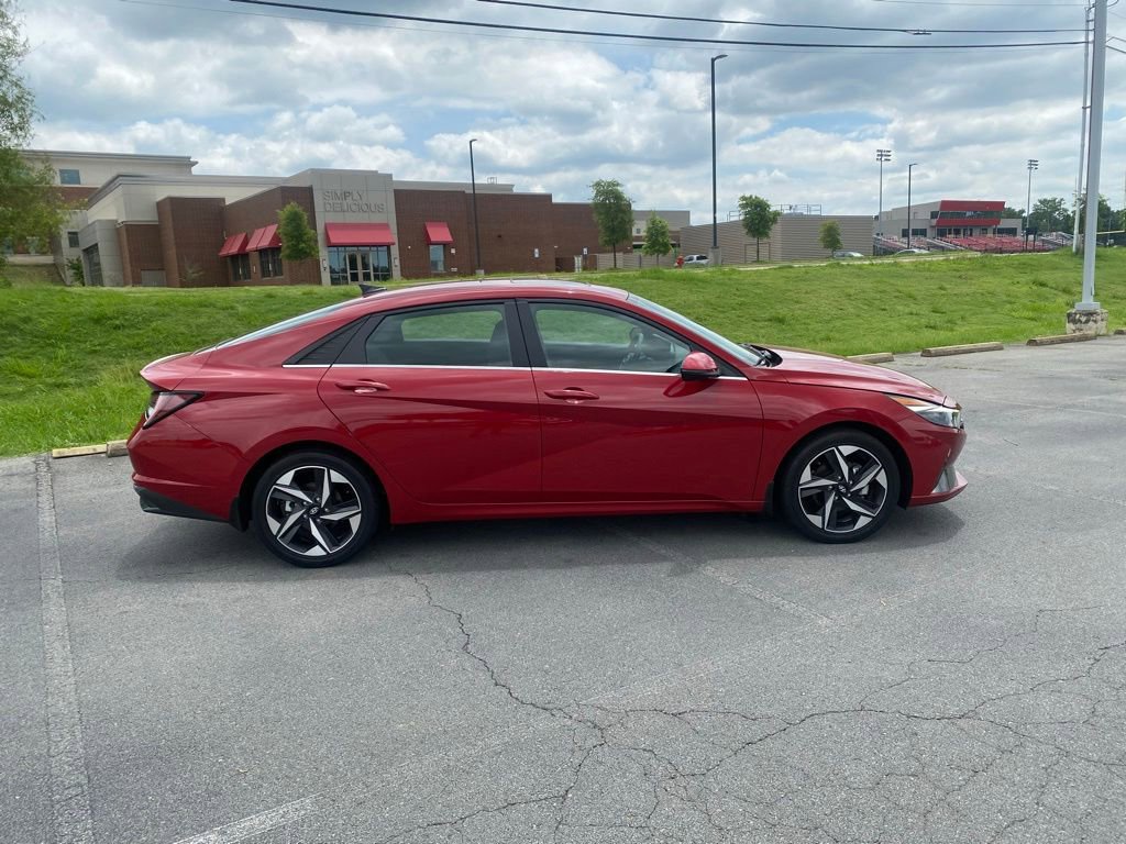 Used 2022 Hyundai Elantra Limited FWD image 8