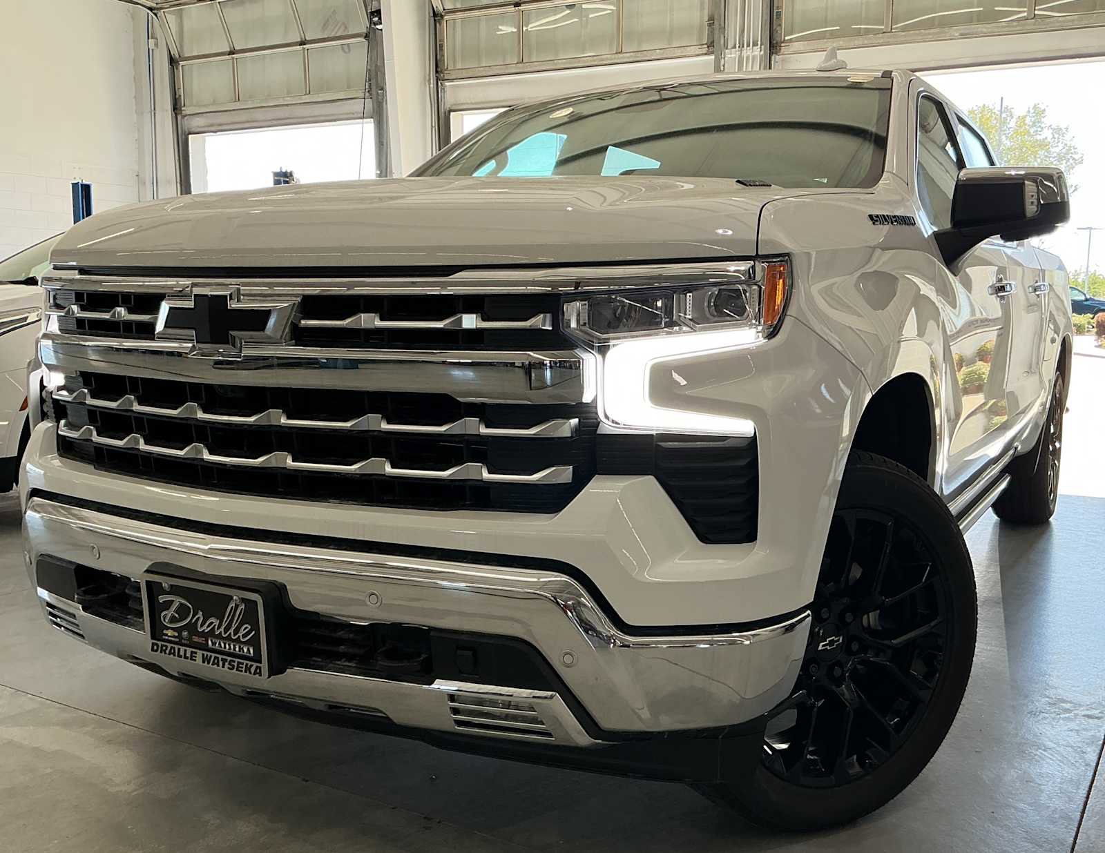 New 2026 Chevrolet Silverado 1500 LTZ w/ LTZ Premium Package AWD/4WD image 3