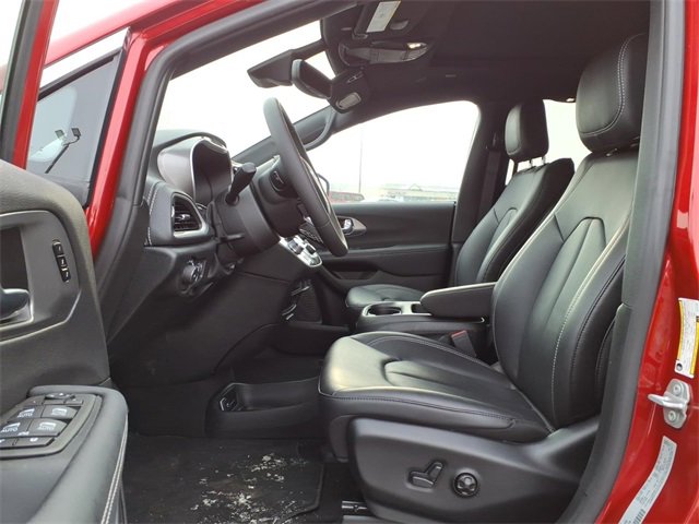 New 2026 Chrysler Pacifica Select image 13