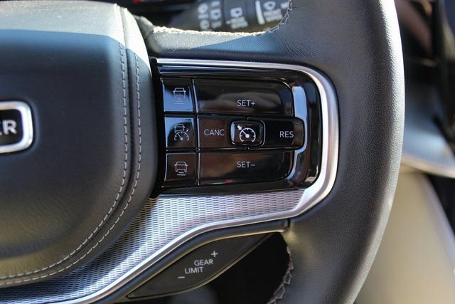 Used 2023 Jeep Grand Wagoneer L Series II w/ Premium Group II image 16