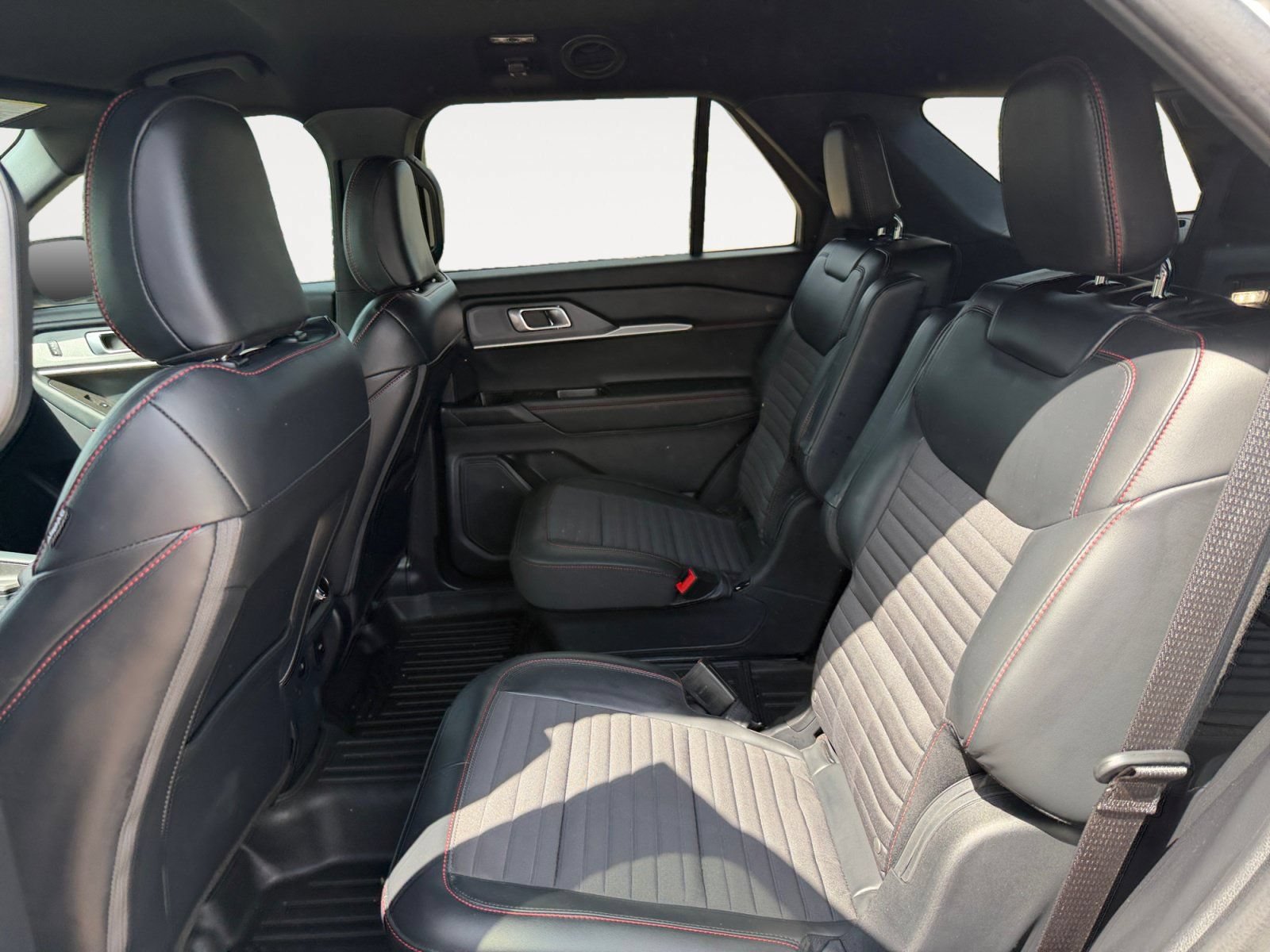 Used 2025 Ford Explorer ST-Line AWD/4WD image 13