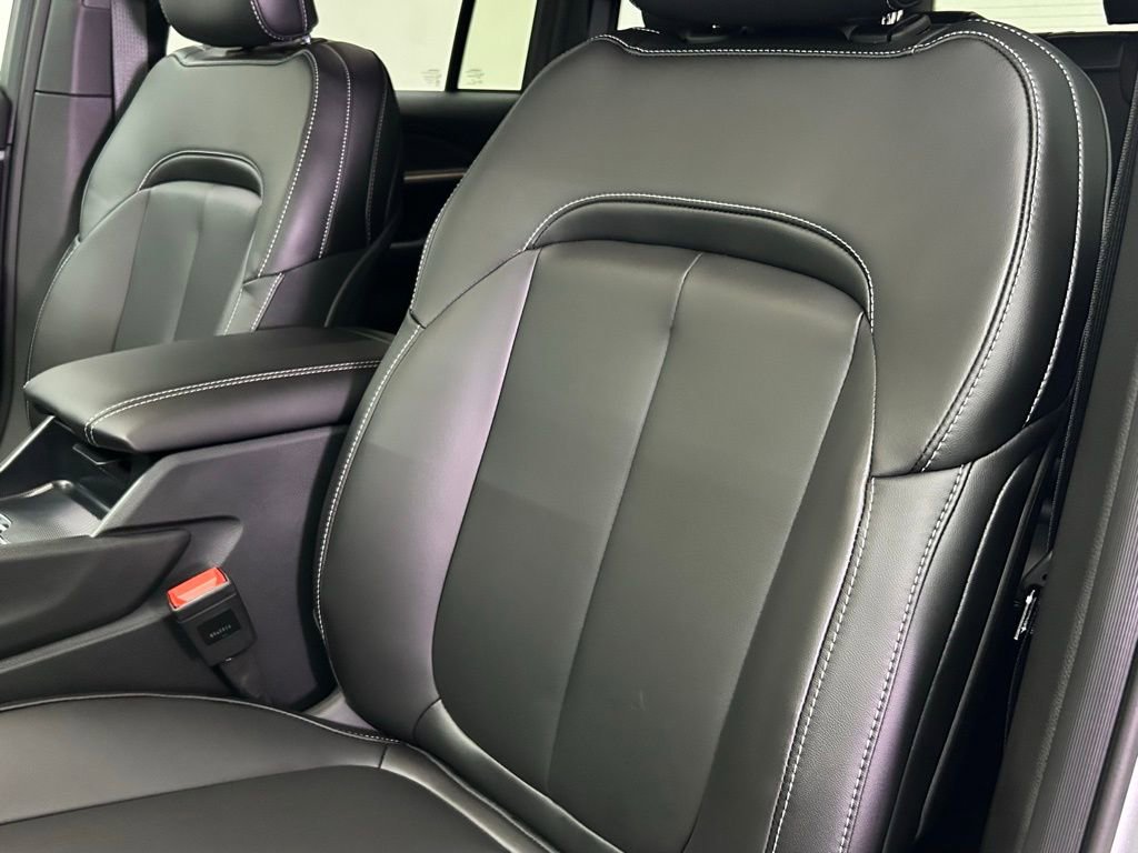 New 2025 Jeep Grand Cherokee Limited w/ Black Appearance Package image 17