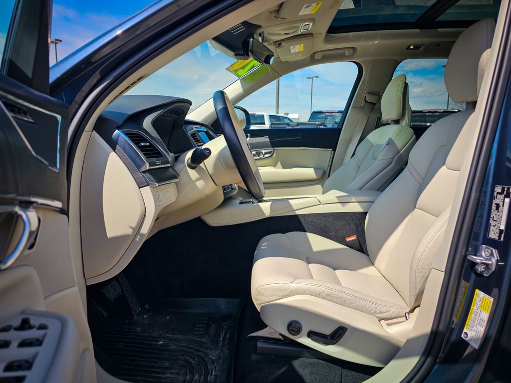 Used 2020 Volvo XC90 T6 Momentum w/ Protection Package Premier image 12