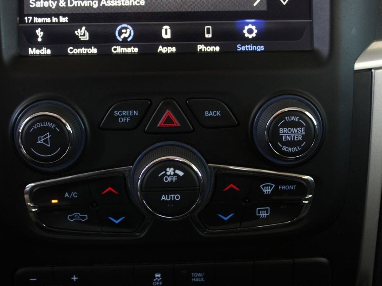 Used 2020 RAM 1500 Classic SLT w/ Luxury Group AWD/4WD image 29