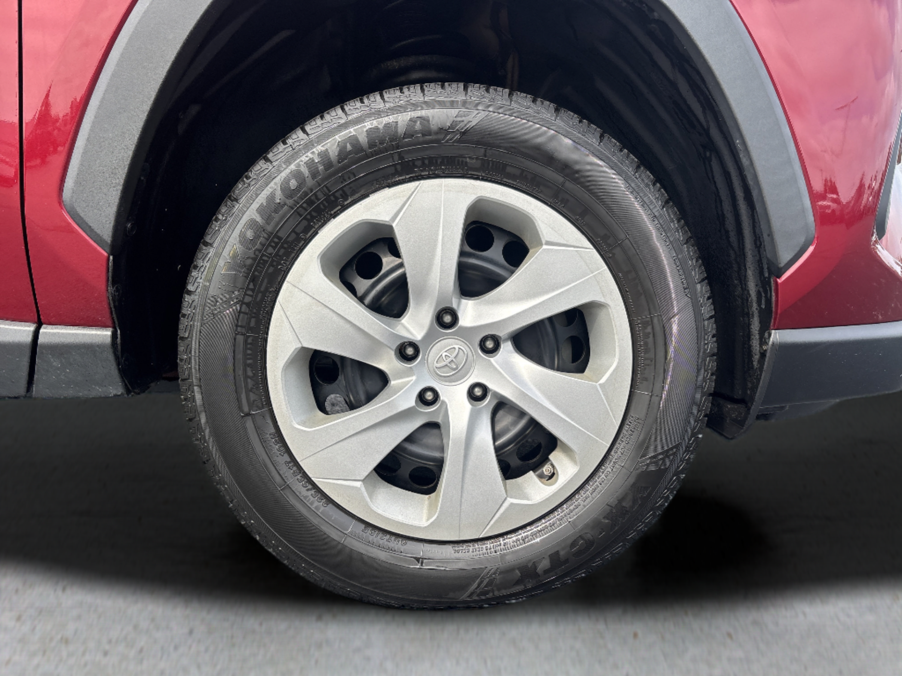 Used 2019 Toyota RAV4 LE w/ Carpet Mat Package FWD image 24