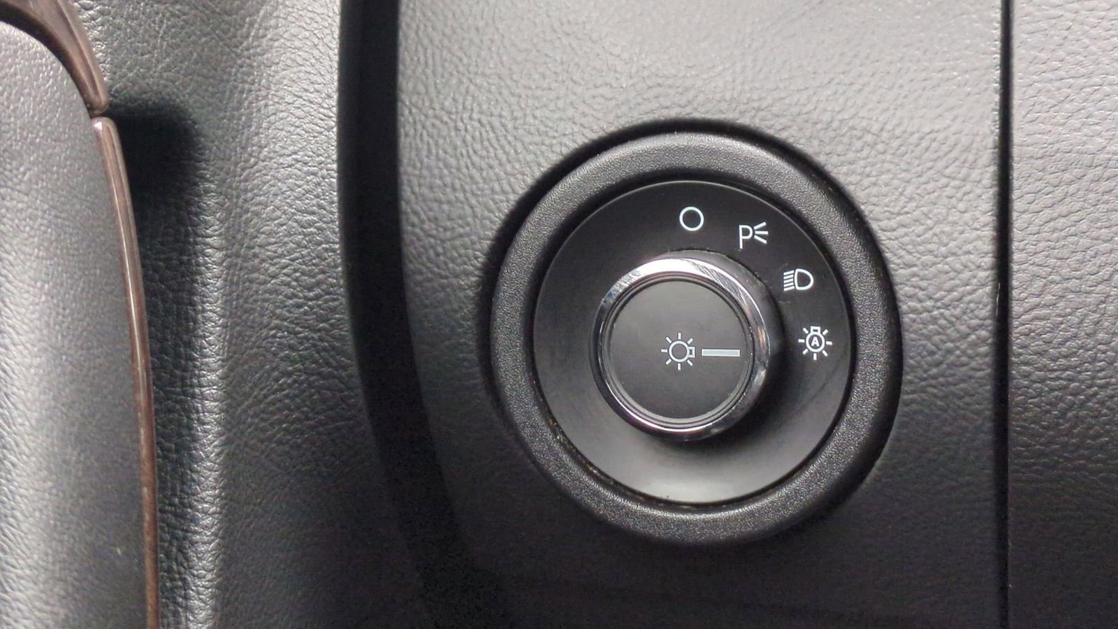 Used 2014 Ford Taurus Limited image 17