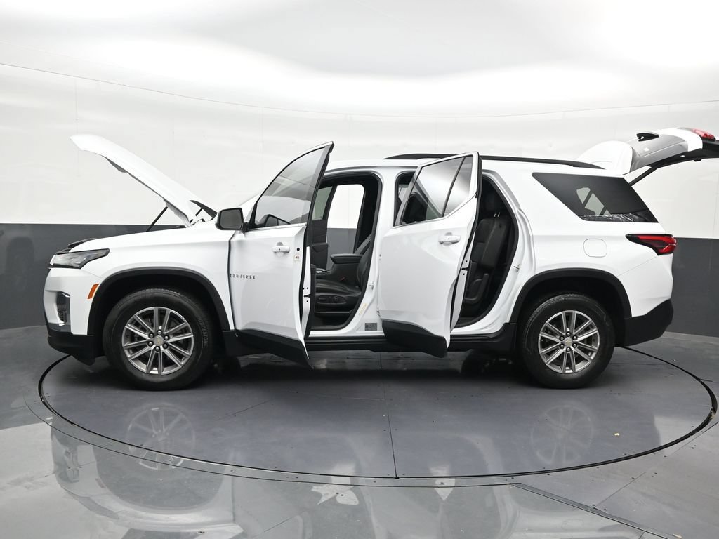 Used 2023 Chevrolet Traverse LT FWD image 32