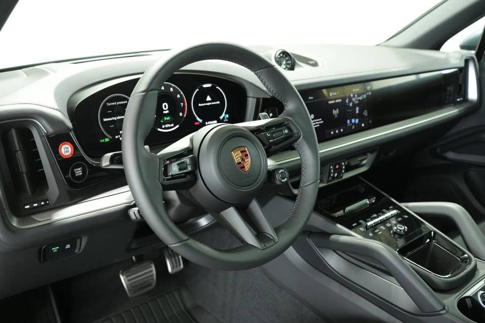 New 2026 Porsche Cayenne S image 4