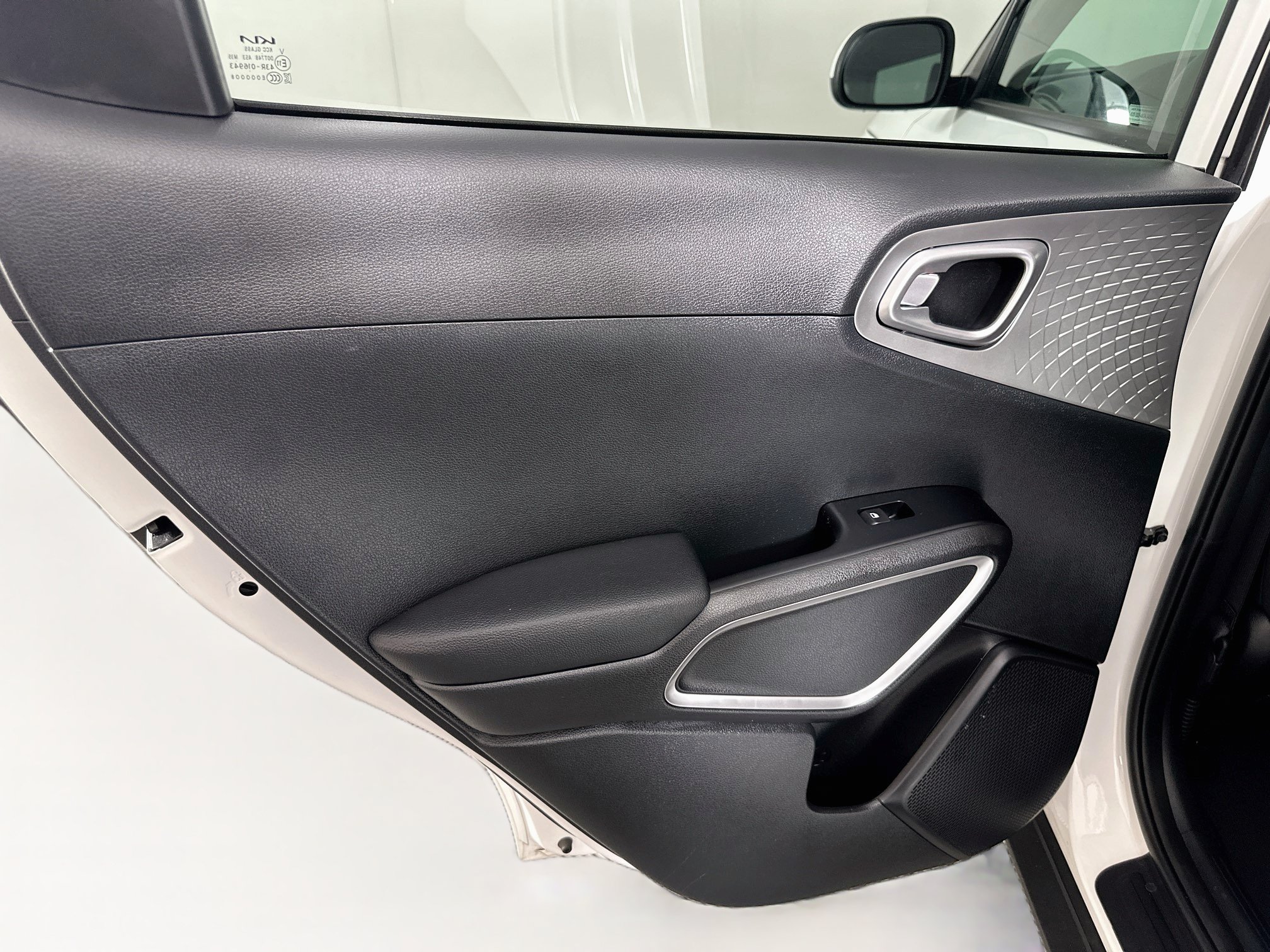 Used 2025 Kia Soul LX w/ LX Technology Package FWD image 25