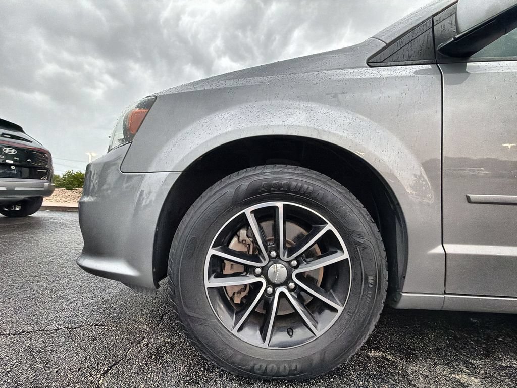 Used 2016 Dodge Grand Caravan SE FWD image 17