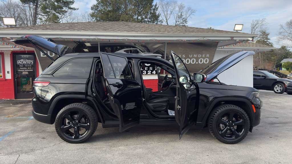Used 2023 Jeep Grand Cherokee Altitude image 36