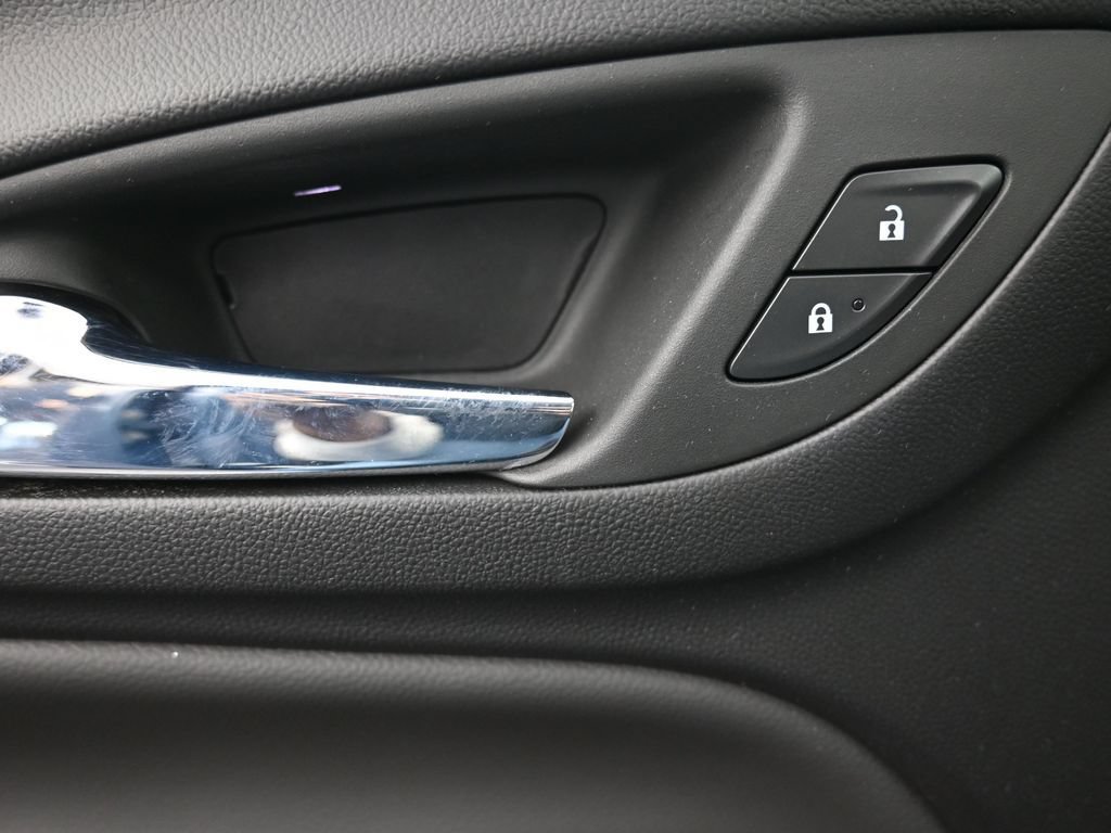 Used 2024 Chevrolet Equinox LT FWD image 18