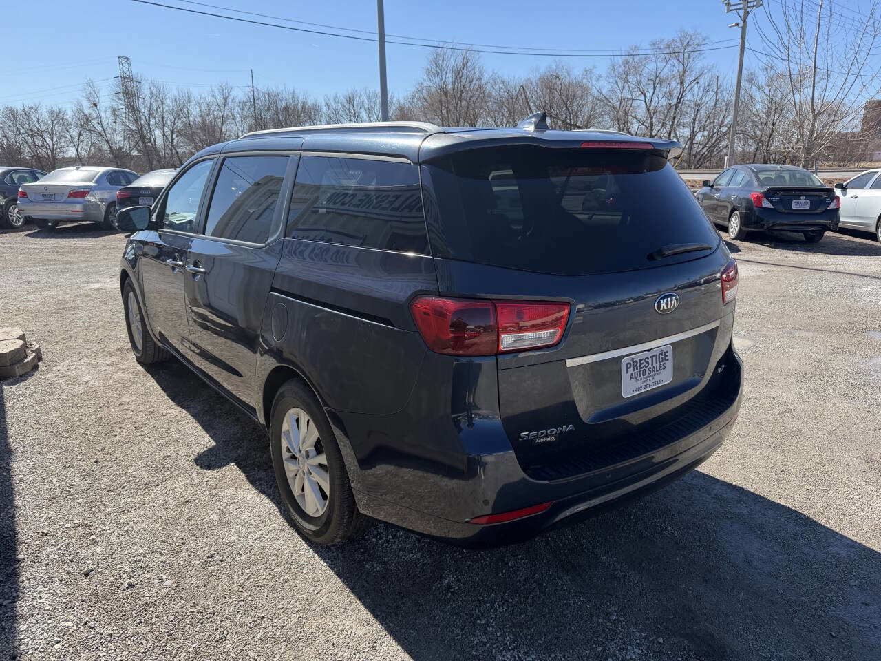 Used 2016 Kia Sedona LX w/ LX Convenience Package FWD image 4