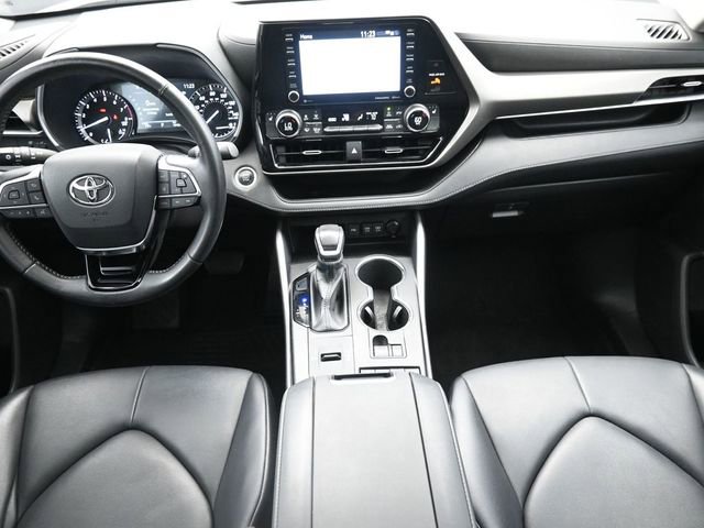 Used 2021 Toyota Highlander XLE image 23