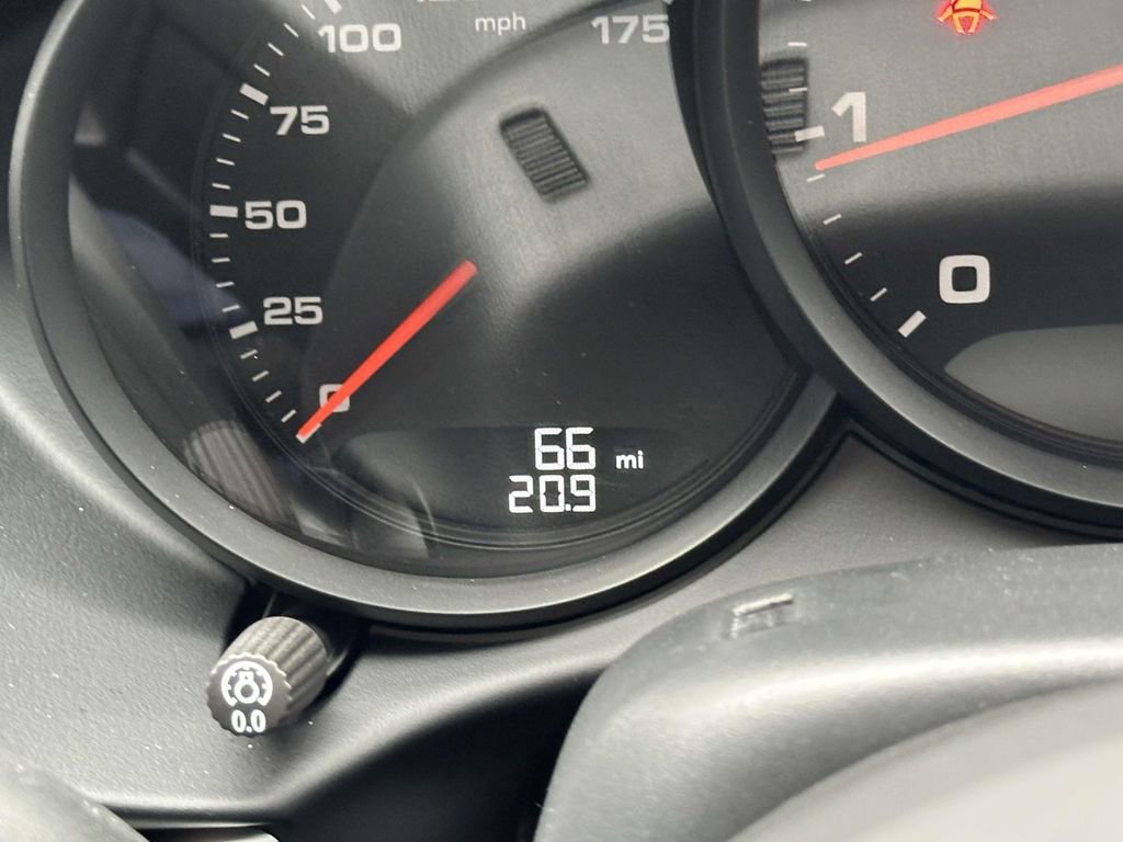 Used 2025 Porsche 718 Cayman RWD image 19