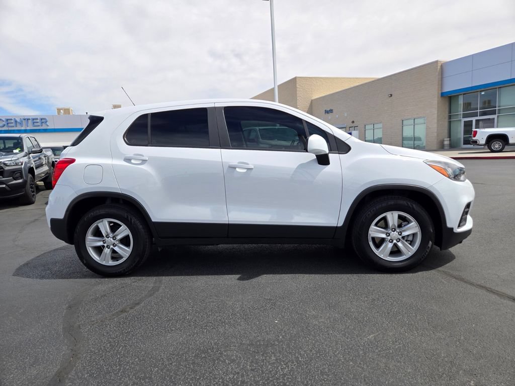 Used 2020 Chevrolet Trax LS w/ LPO, Cargo Package FWD image 7