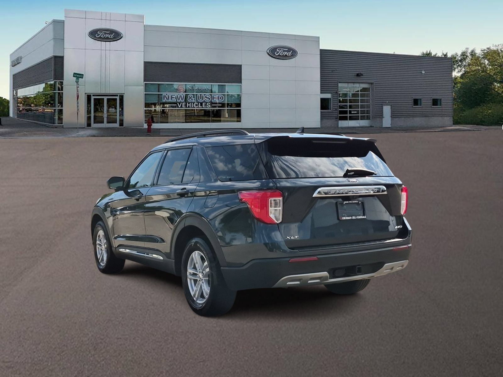 Used 2023 Ford Explorer XLT w/ Equipment Group 202A AWD/4WD image 7