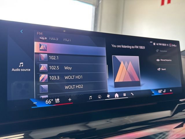 Used 2025 BMW i5 xDrive40 w/ Premium Package image 31