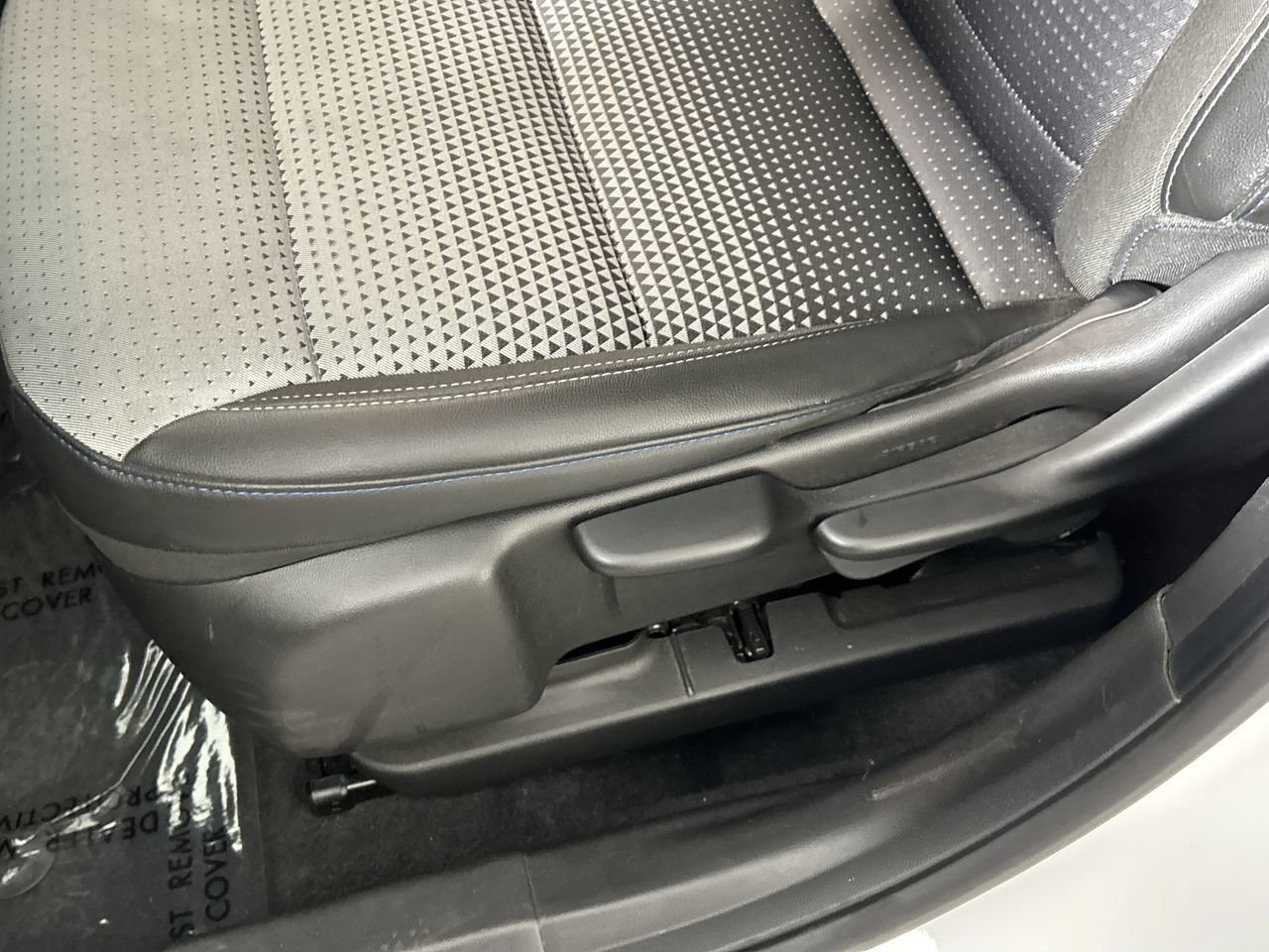 Used 2025 Chevrolet Trax LT FWD image 20