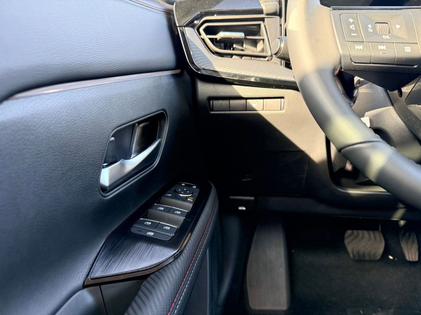 New 2026 Nissan Kicks SR w/ Cold Weather Package image 23