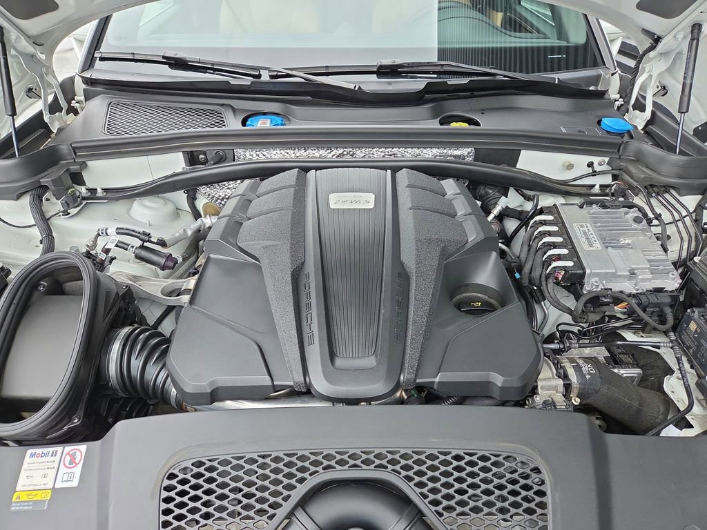 Certified 2023 Porsche Macan S image 31