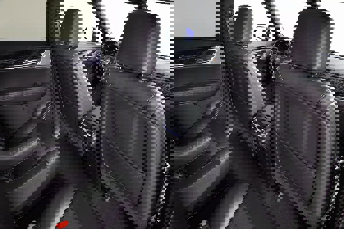 Used 2025 Cadillac XT6 Premium Luxury image 42