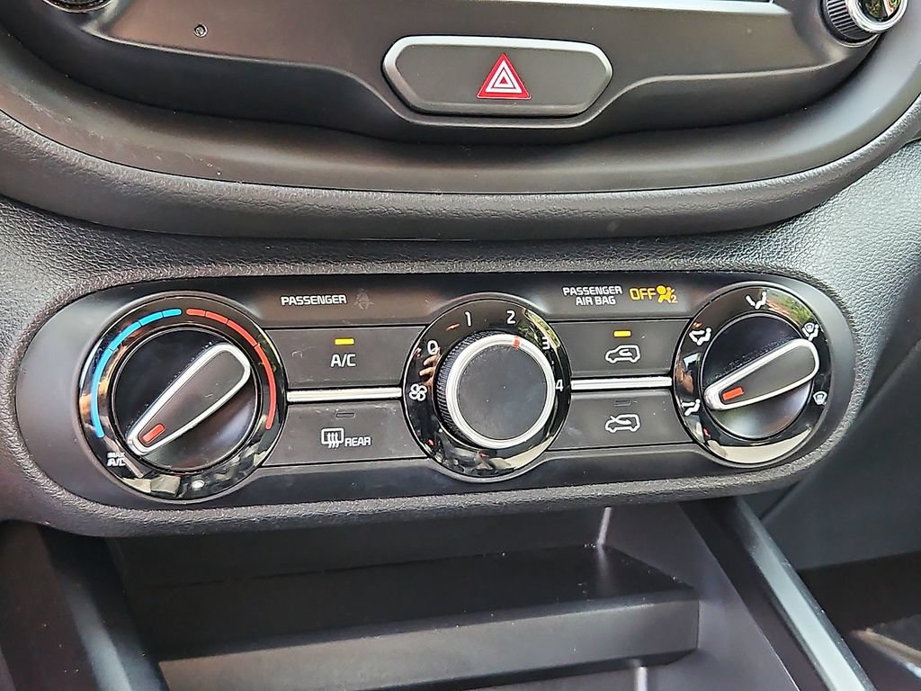 Certified 2022 Kia Soul LX FWD image 16