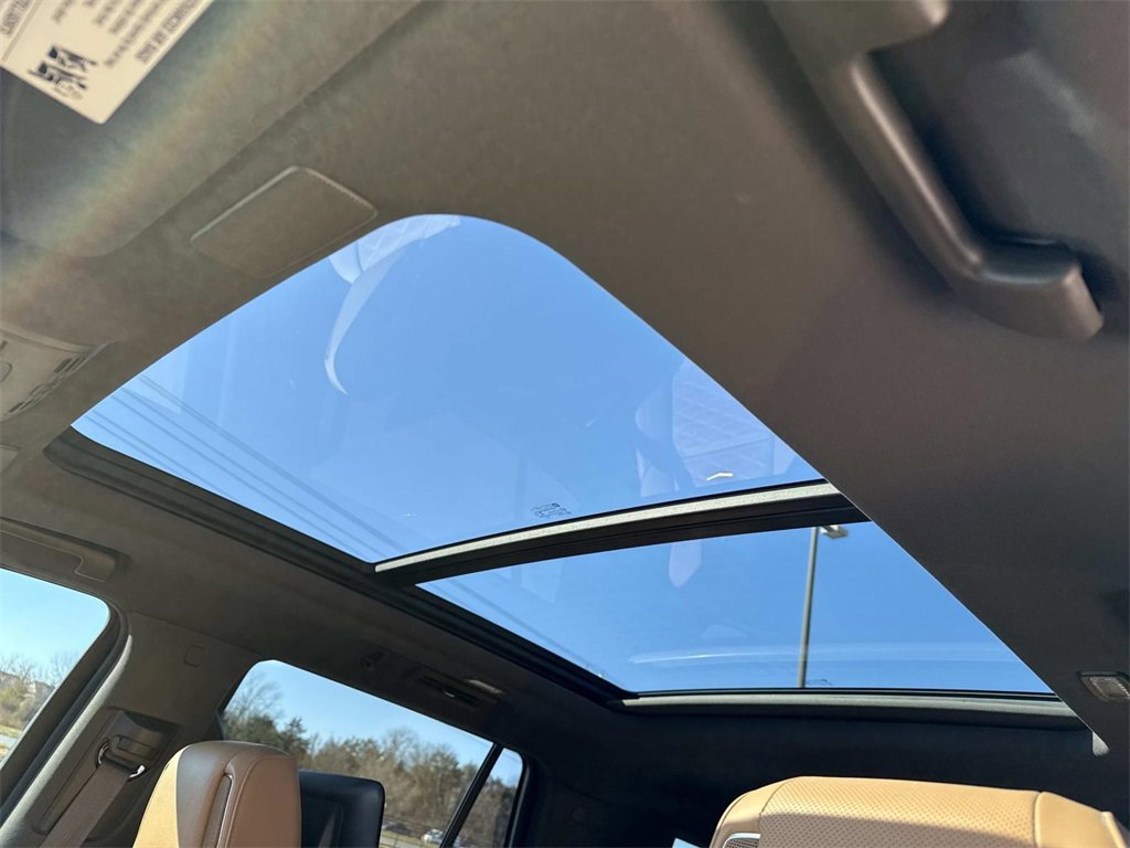 Used 2021 Cadillac Escalade Premium Luxury image 18