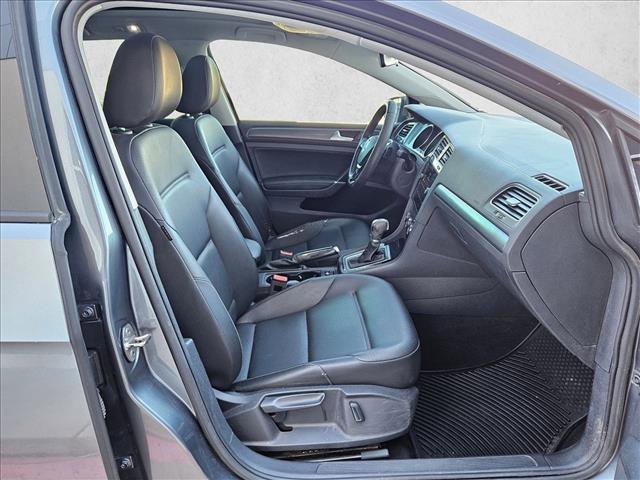 Used 2018 Volkswagen Golf SE image 22