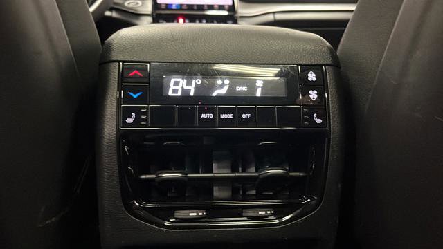 Used 2023 Jeep Grand Cherokee L Limited w/ Luxury Tech Group II AWD/4WD image 37