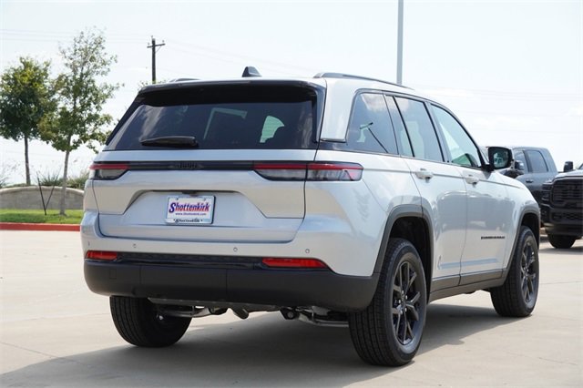 New 2025 Jeep Grand Cherokee Altitude image 8