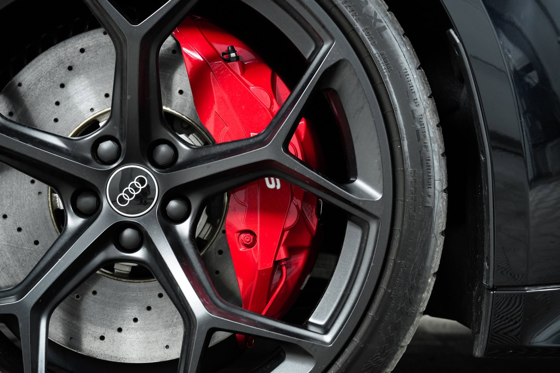 Used 2024 Audi RS 6 performance w/ Matte Carbon Package image 34