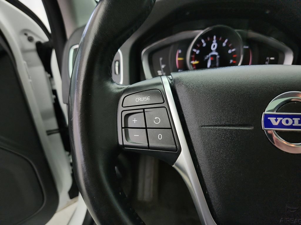Used 2018 Volvo V60 T5 Cross Country AWD/4WD image 21
