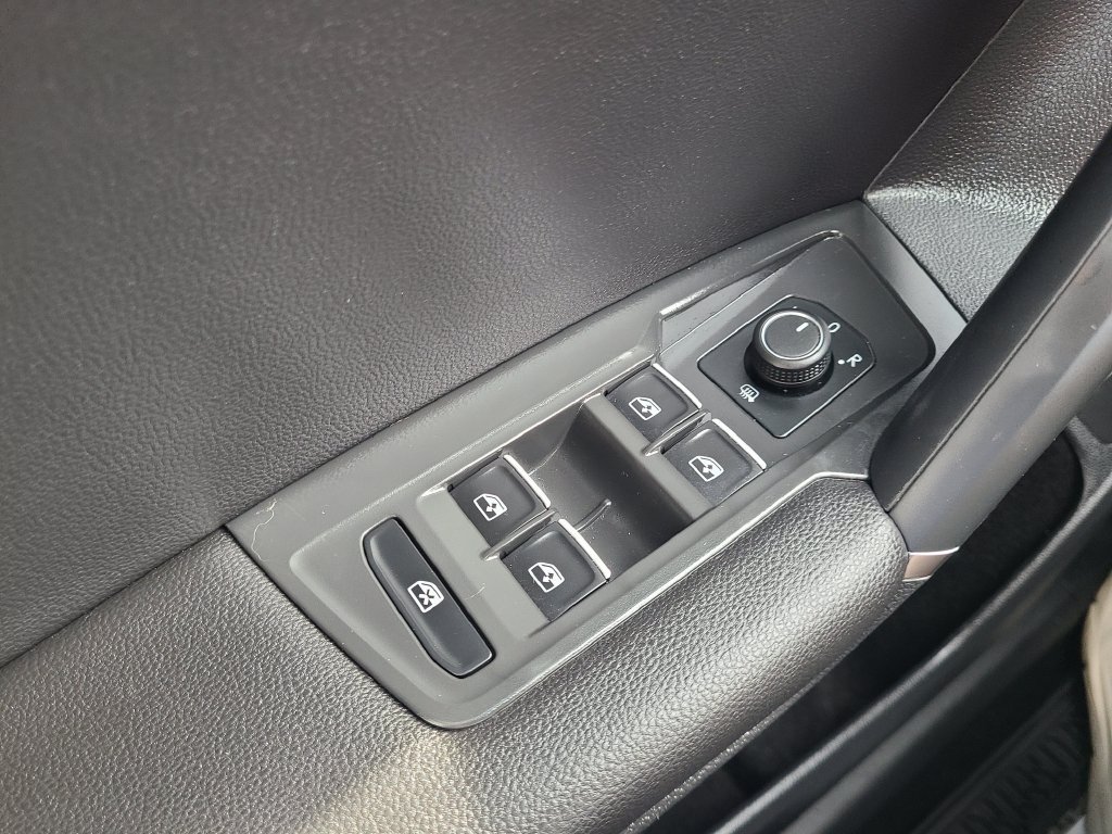 Used 2020 Volkswagen Tiguan SEL FWD image 24