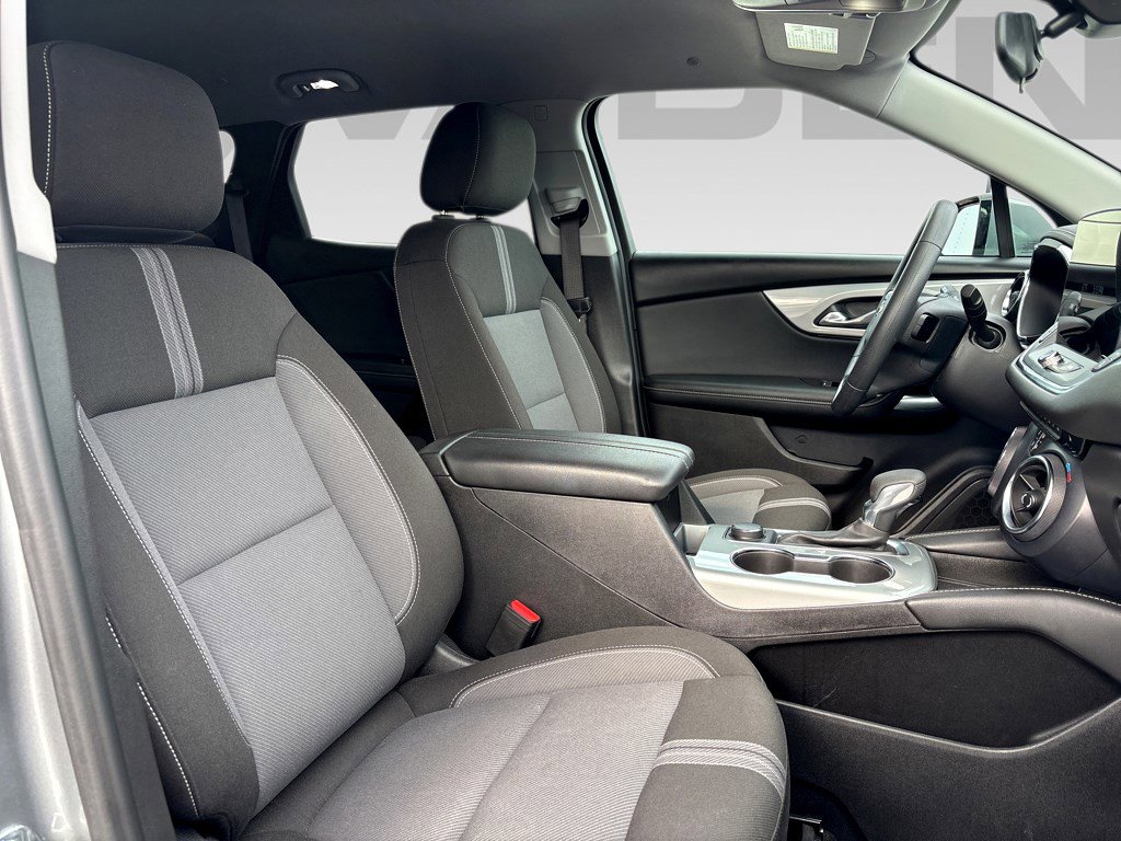 Certified 2025 Chevrolet Blazer LT FWD image 13