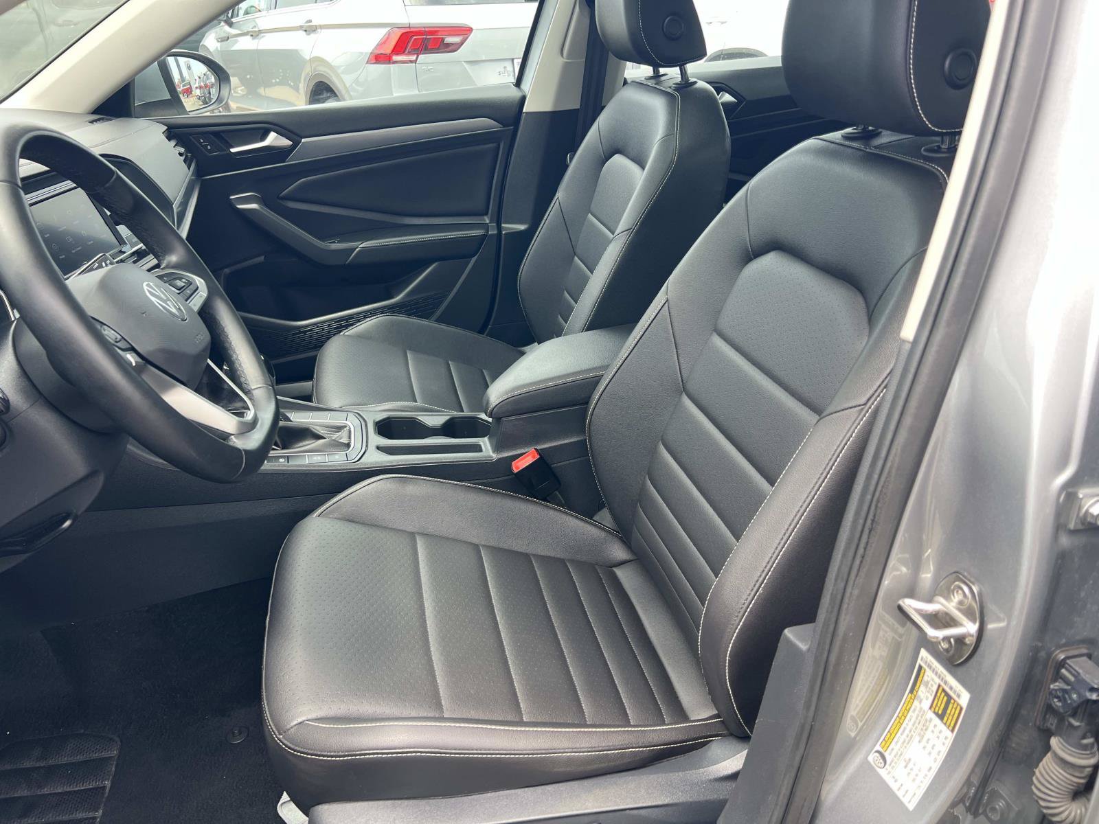 Certified 2024 Volkswagen Jetta SE FWD image 18