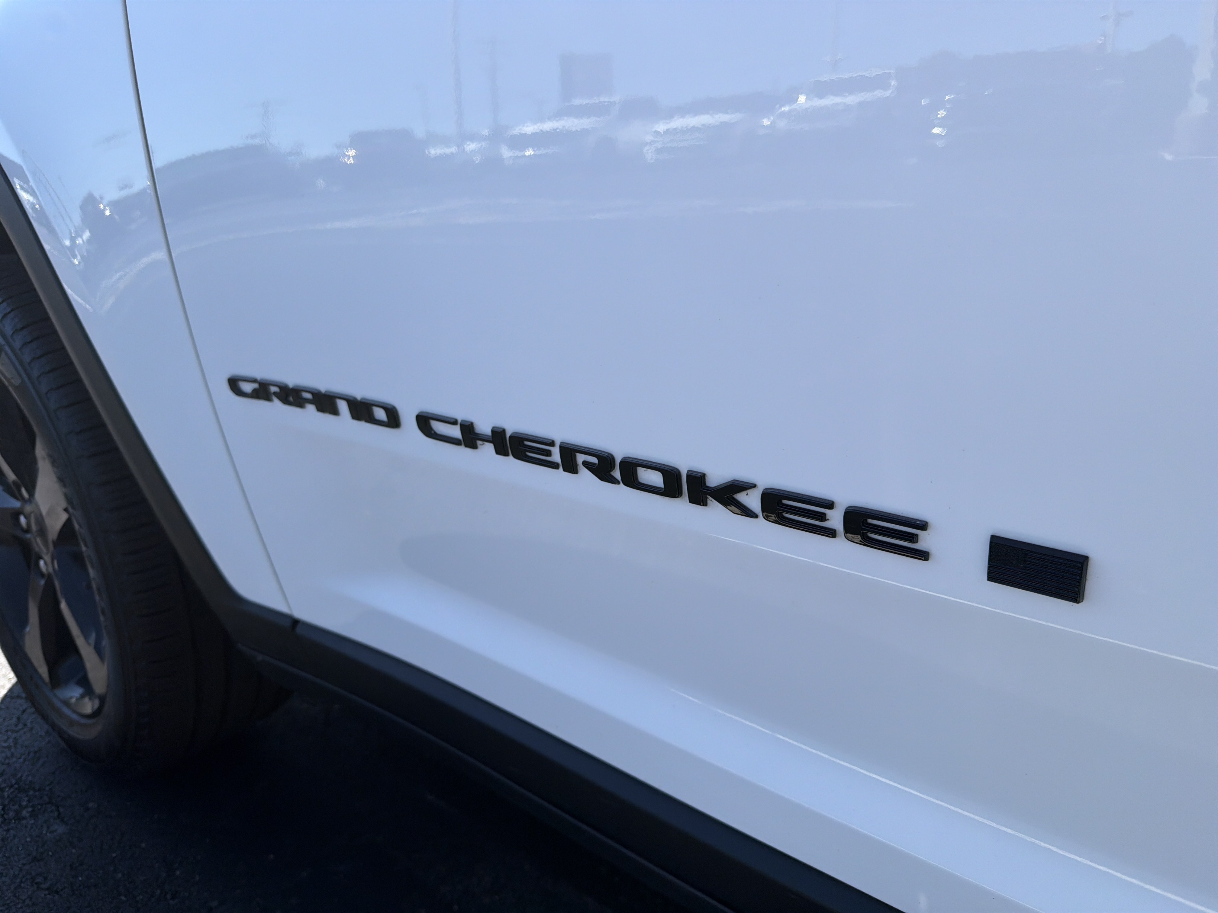 Used 2025 Jeep Grand Cherokee Limited w/ Black Appearance Package AWD/4WD image 38