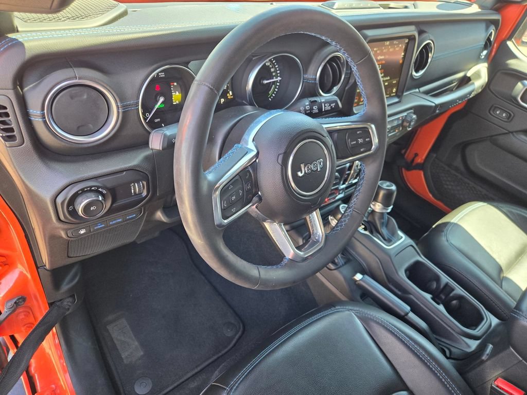 Used 2023 Jeep Wrangler Unlimited Rubicon 4xe w/ Cold Weather Group AWD/4WD image 18